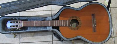 VINTAGE SILVERTONE ACOUSTIC GUITAR WITH HARD SHELL CASE. VERY GOOD CONDITION WITH MINOR