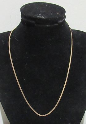 10KT GOLD HERRINGBONE NECKLACE. 19" LONG