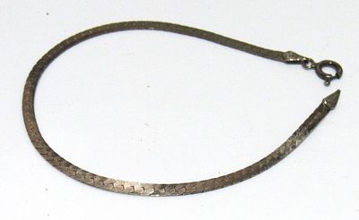 STERLING SILVER HERRINGBONE BRACELET.