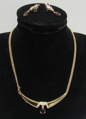 SIGNED HIGH FASHION NECKLACE & STUD EARRINGS.