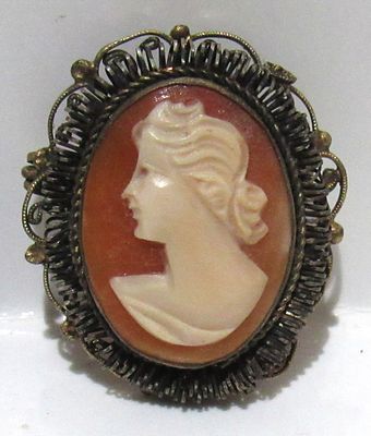LATE VICTORIAN GOLD FILLED SHELL CAMEO BROOCH/PENDANT.