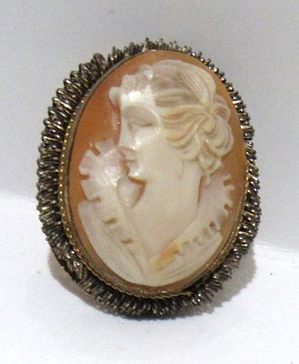 VICTORIAN CARVED SHELL GOLD FILLED CAMEO/PENDANT.