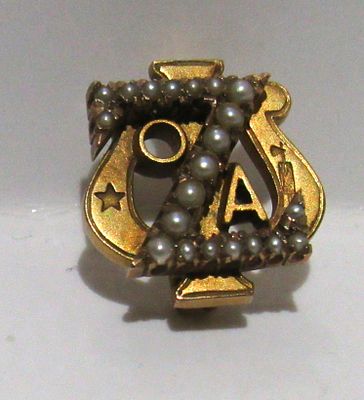 10KT GOLD (TESTED) WITH SEED PEARLS FRATERNAL PIN. 4.6 GRAMS.