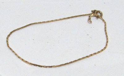 DAINTY 14KT GOLD BRACELET.