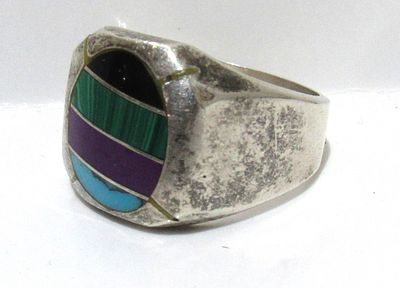 STERLING SILVER RING WITH ASSORTED STONES. SIZE 12.