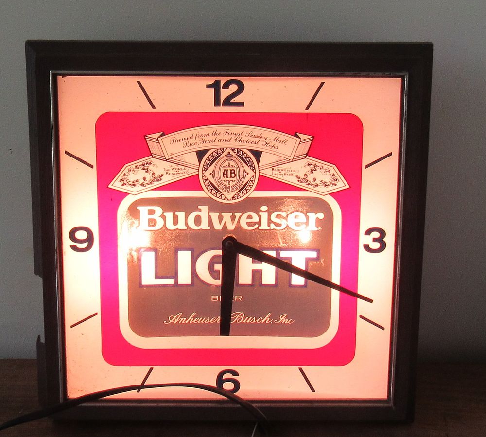 Lot 82: BUDWEISER CLOCK DATED 1982. CLOCK AND LIGHTS WORK. SELLING IN "AS IS" CONDITION. BULBS NOT INCLUDED.