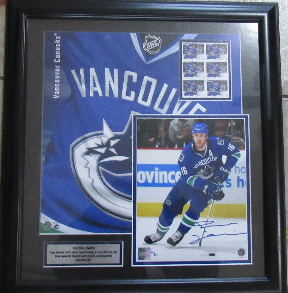 Lot 85: FRAMED TREVOR LINDEN SIGNED PHOTO.