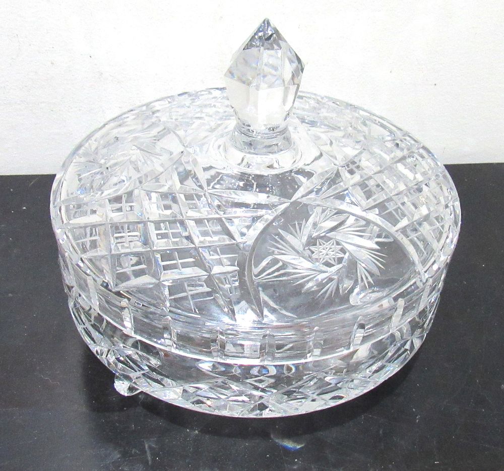 Lot 93: PINWHEEL CRYSTAL FOOTED COVERED CANDY DISH.