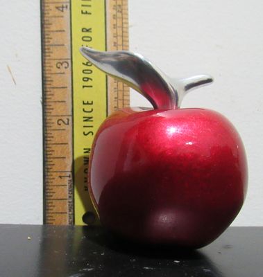 AN "APPLE" IS USED IN SOME LOTS FOR SIZE COMPARISOM.. APPLE NOT FOR SALE.