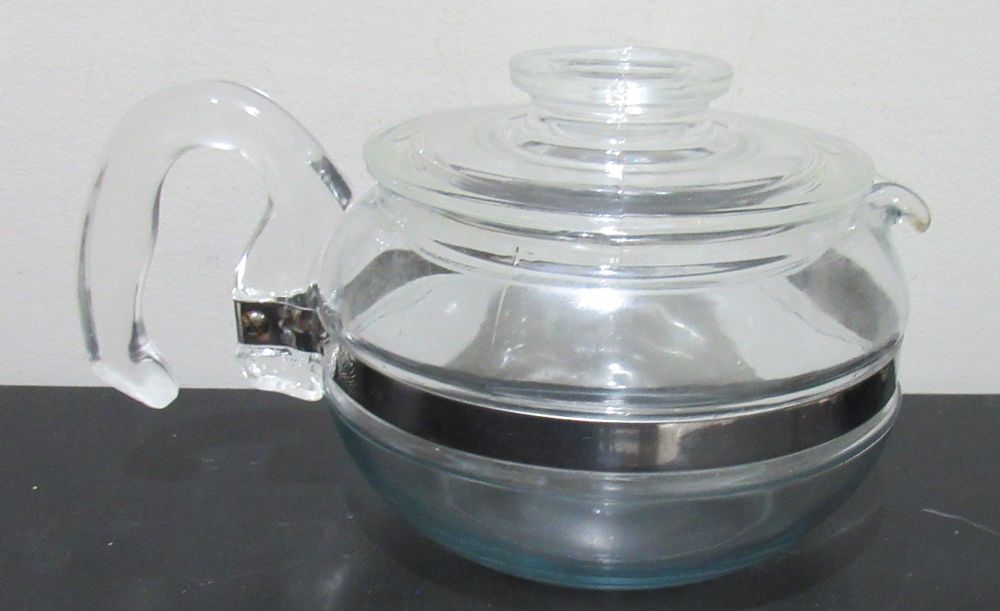 BIN PRICE $10.VINTAGE PYREX 6 CUP TEA KETTLE. EXC. CONDITION.