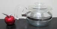 BIN PRICE $10.VINTAGE PYREX 6 CUP TEA KETTLE. EXC. CONDITION.Image - 1