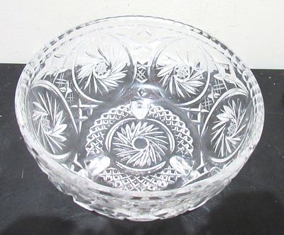 BIN PRICE $20. PINWHEEL CRYSTAL 3 FOOTED BERRY BOWL.