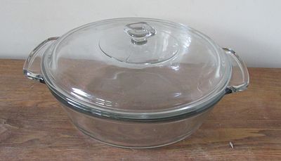 BIN PRICE $10. ANCHOR HOCKING COVERED CASSEROLE. EXCELLENT CONDITION.