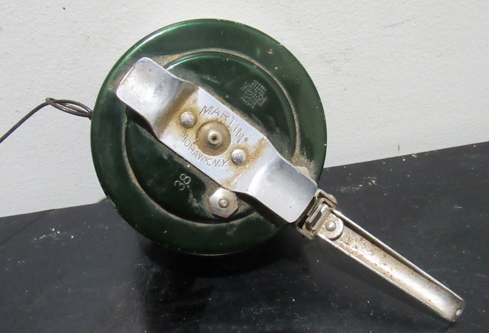 BIN PRICE $15. VINTAGE GREEN MARTIN AUTOMATIC FLY FISHING REEL #38 MOHAWK NEW YORK. TESTED AND 