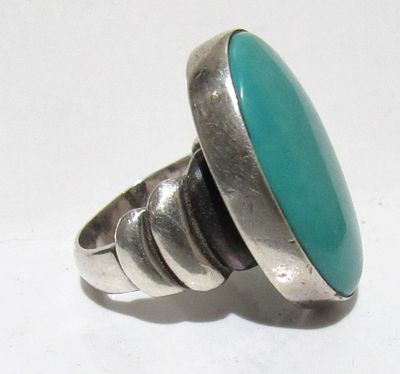 SIGNED STERLING SILVER AND TURQUOISE STATEMENT RING. SIZE 7.5