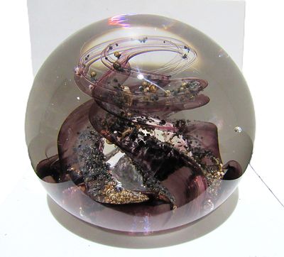 SIGNED SELKIRK SCOTLAND ART GLASS PAPERWEIGHT.
