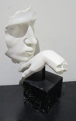 BIN PRICE $20. Zeckos Vitruvian Collection Kissing Hand Resin Sculpture