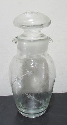 BIN PRICE $10. MCM CRYSTAL COCKTAIL SHAKER. ETCHED STARBUST PATTERN, MINT CONDITION