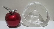 BIN PRICE $10. SIGNED MATS JONASSON GOSLING CRYSTAL PAPERWEIGHT SWEDEN. MINT CONDITIONImage - 2