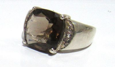 STERLING SILVER SMOKEY QUARTZ RING.
