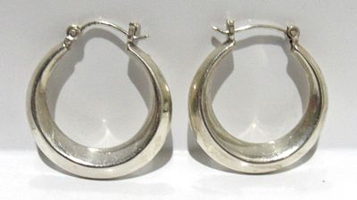 STERLING SILVER HOOP EARRINGS.