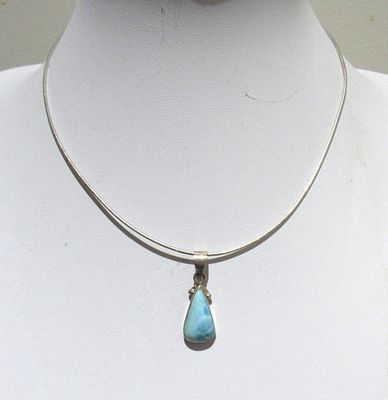 STERLING SILVER NECKLACE/CHOKER WITH TURQUOISE PENDANT.