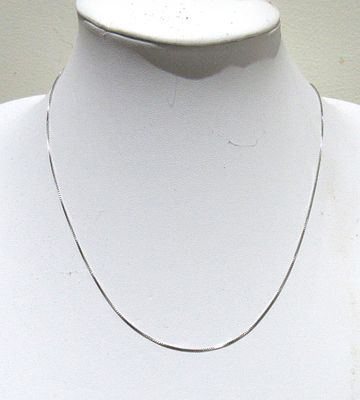 DAINTY STERLING SILVER BOX CHAIN.