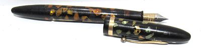 VINTAGE SHEAFFERS'S WHITE DOT FOUNTAIN PEN WITH 14KT GOLD NIB. REQUIRES NEW INK BLADDER