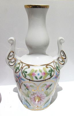 BIN PRICE $10. HOLLOHOZA HUNGARY HAND DECORATED VASE.
