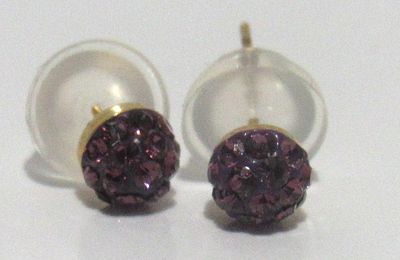 10KT GOLD STUD EARRINGS WITH GEMSTONE CLUSTERS.