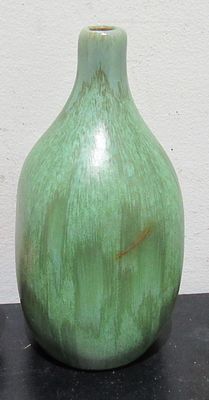 BIN PRICE $10.HURONIA POTTERY CANADA STUDIO POTTERY WEED POT.