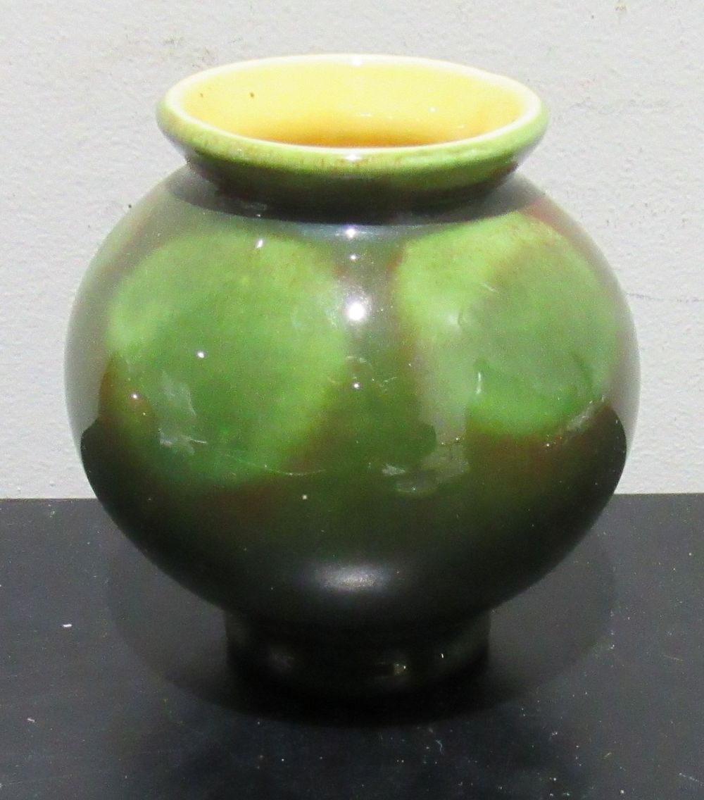 BIN PRICE $10.CHAPLEAU STUDIO POTTERY CANADA SMALL MAJOLICA GLAZE VASE.