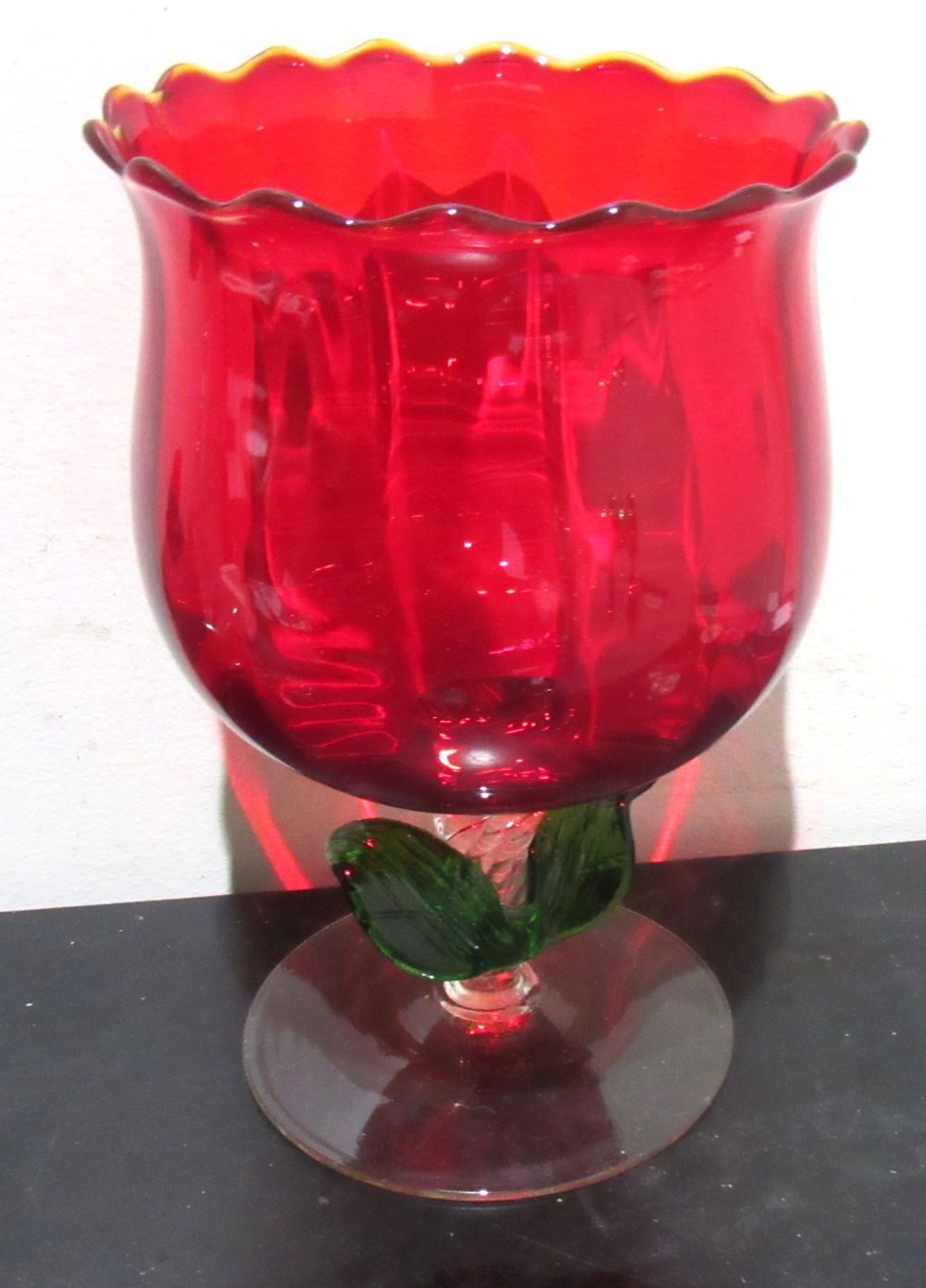 BIN PRICE $15.RUBY/AMBERINA GLASS TULIP VASE. EXC. CONDITION. NO CHIPS, CRACKS, REPAIRS.