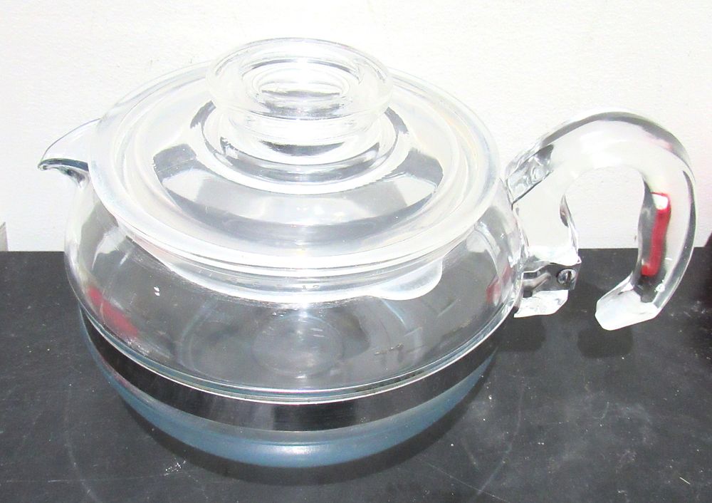 BIN PRICE $10.VINTAGE PYREX 6 CUP TEA KETTLE. EXC. CONDITION.
