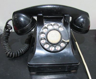 BIN PRICE $20. ART DECO GENERAL ELECTRIC BLACK BAKELITE TELEPHONE. VG COND. NO CHIPS, CRACKS 