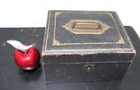 BIN PRICE $10. ANTIQUE GENTS TRAVELLING LEATHER BOUND JEWELRY BOX. NO KEY.Image - 3