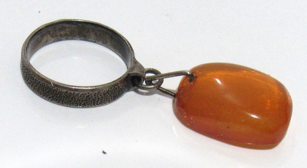 BIN PRICE $15. VINTAGE BALTIC AMBER STERLING SILVER PENDANT/DANGLER RING.