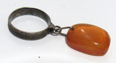 BIN PRICE $20. VINTAGE BALTIC AMBER STERLING SILVER PENDANT/DANGLER RING.