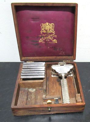 BIN PRICE $20. VINTAGE WILKINSON SWORD RAZOR SET WITH 7 BLADES MARKED FOR EACH DAY OF THE WEEK.