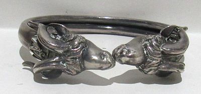 ANTIQUE STERLING SILVER RAMS HEAD BRACELET. 23.4 GRAMS.