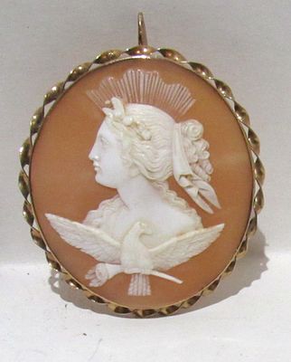 VICTORIAN CARVED SHELL CAMEO BROOCH/PENDANT SET IN 10KT GOLD