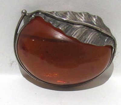 ANTIQUE BALTIC AMBER STERLING SILVER BROOCH.