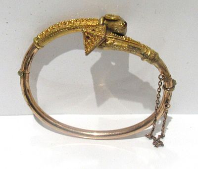 VICTORIAN GOLD FILLED BRACELET WITH RED GEMSTONES.