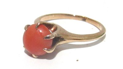 10KT GOLD CORAL RING. SIZE 6.5