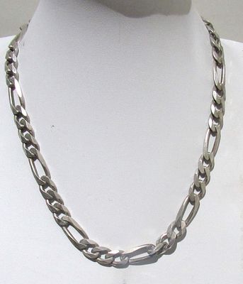 CHUNKY STERLING SILVER NECKLACE. OVERALL LENGTH 20". 40 GRAMS.