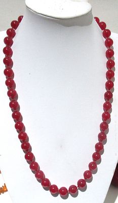 HANDKNOTTED DYED JADE NECKLACE WITH STERLING SILVER CLASP.