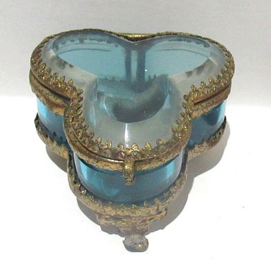 VICTORIAN CLOVER LEAF JEWELRY CASKET.