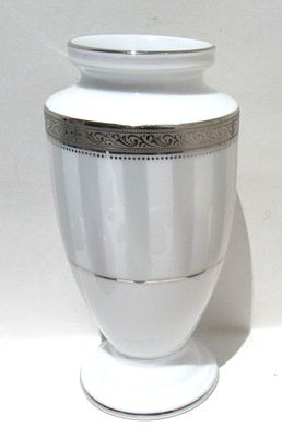BUY-IT-NOW PRICE $15. NORITAKE VASE.