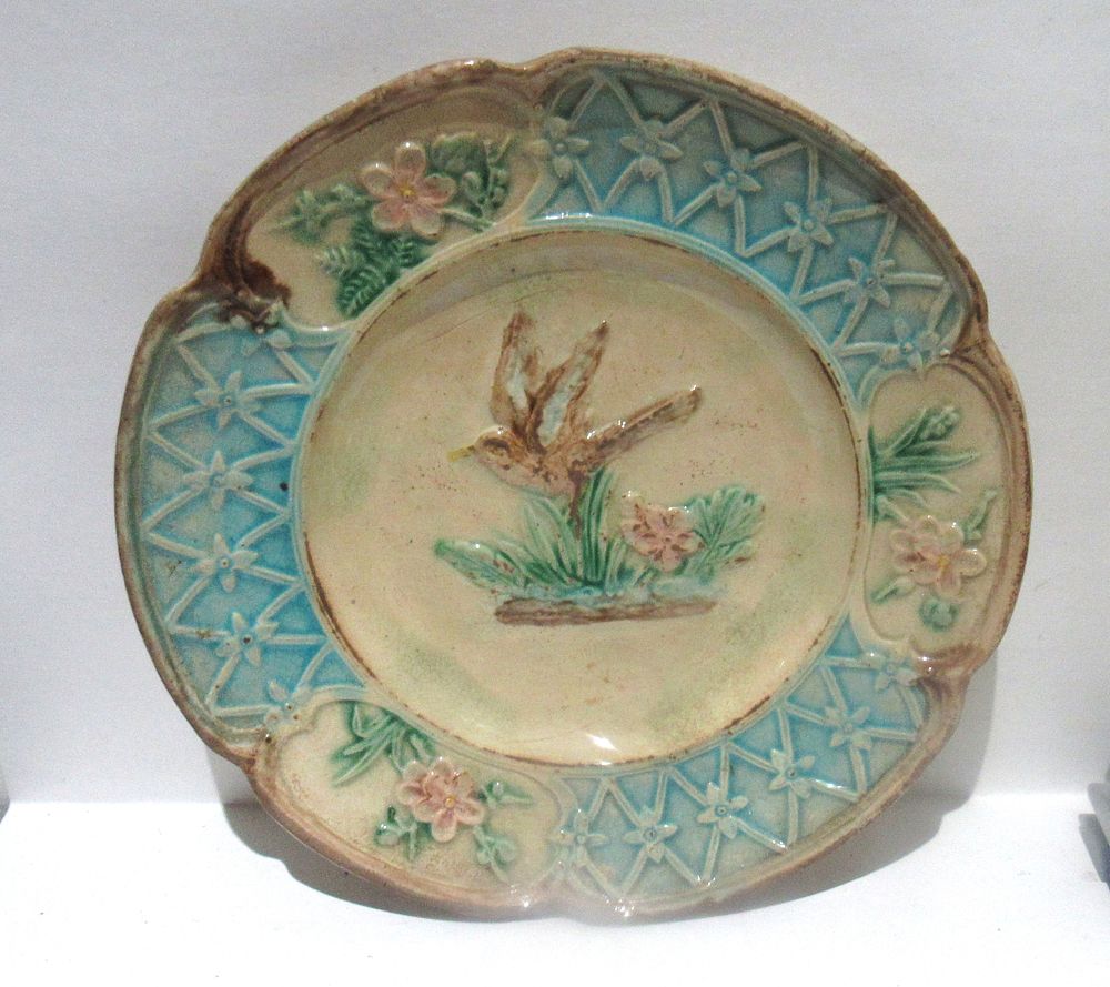 Lot 336: BUY-IT-NOW PRICE $20. ANTIQUE MAJOLICA CABINET PLATE.