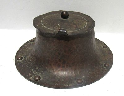 SIGNED ROYCROFT ARTS AND CRAFTS HAMMERED COPPER INKWELL.